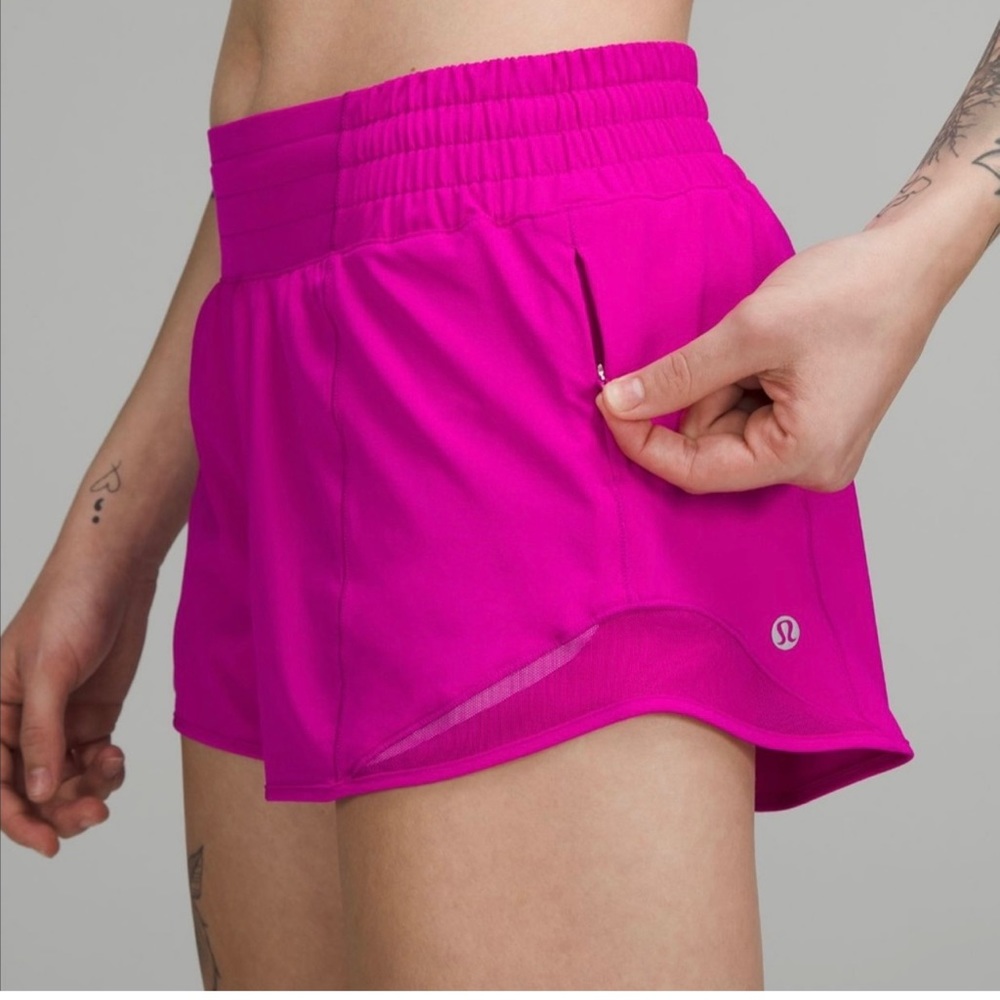 Lululemon Hotty Hot shorts Size 2 - Ripen Raspberry 2.5”